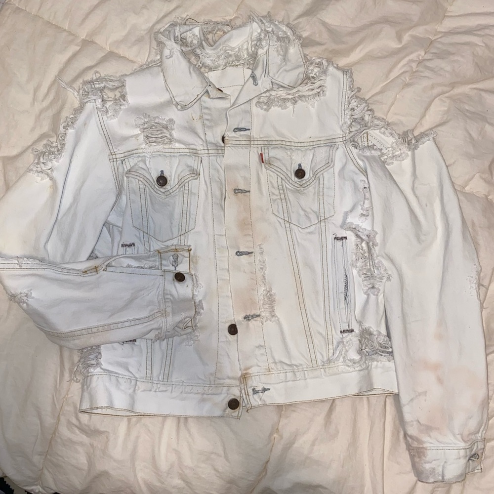 RARE DESTROYED VINTAGE LEVI DENIM JACKET
